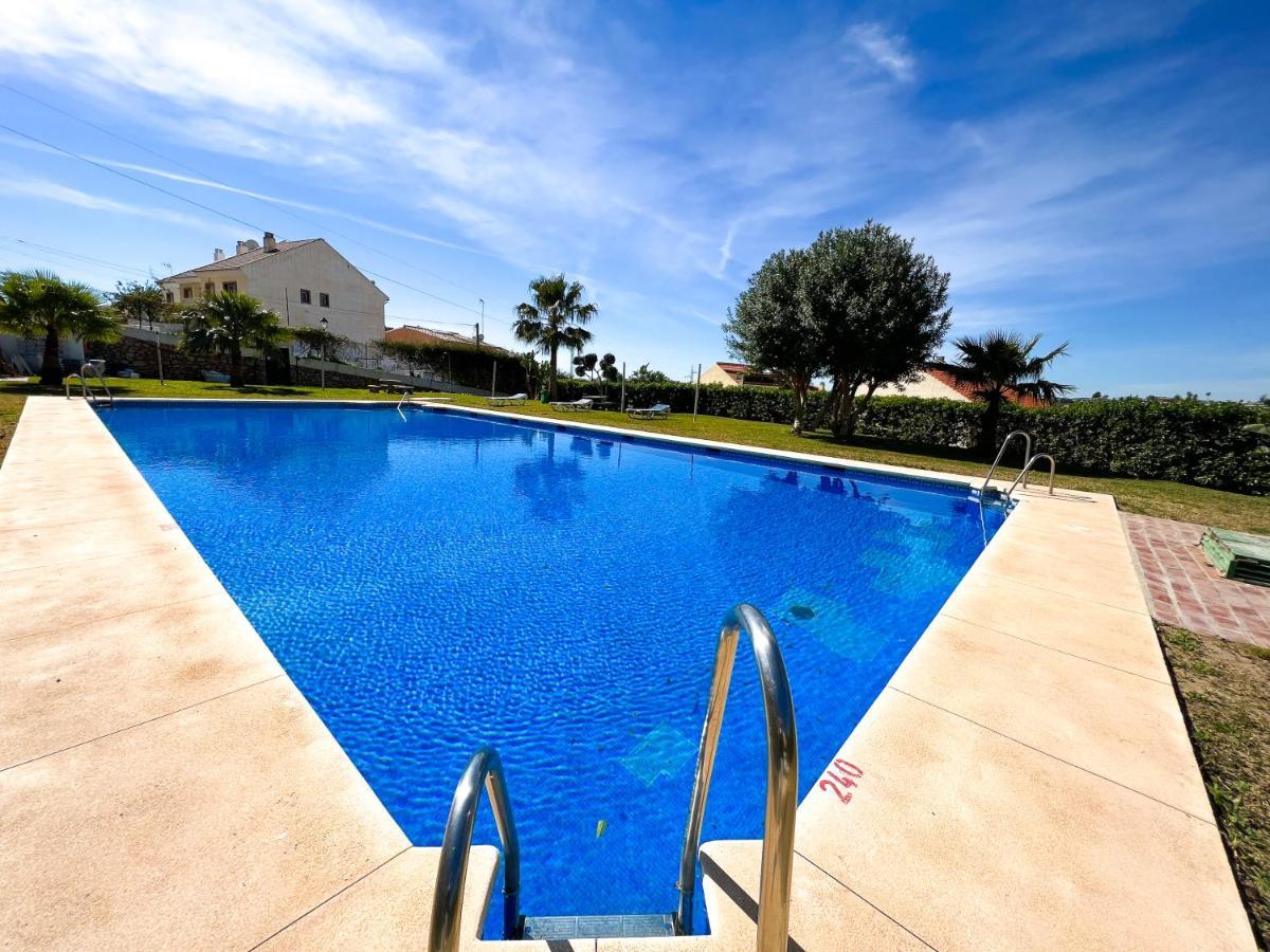 Apartamento A 900 M De La Playa Y Con Vistas Al Mar En Fuengirola Ngoại thất bức ảnh